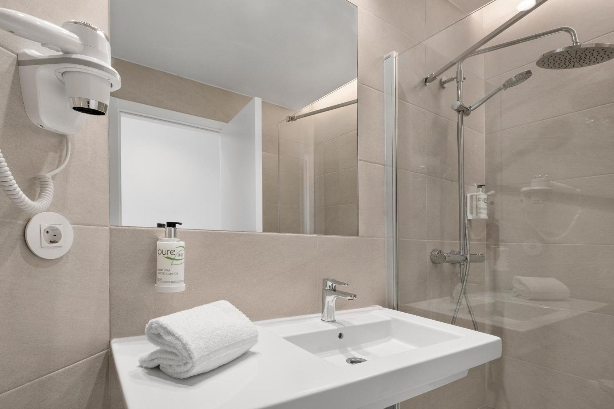 B&B Hotel Benidorm Финестрат Екстериор снимка